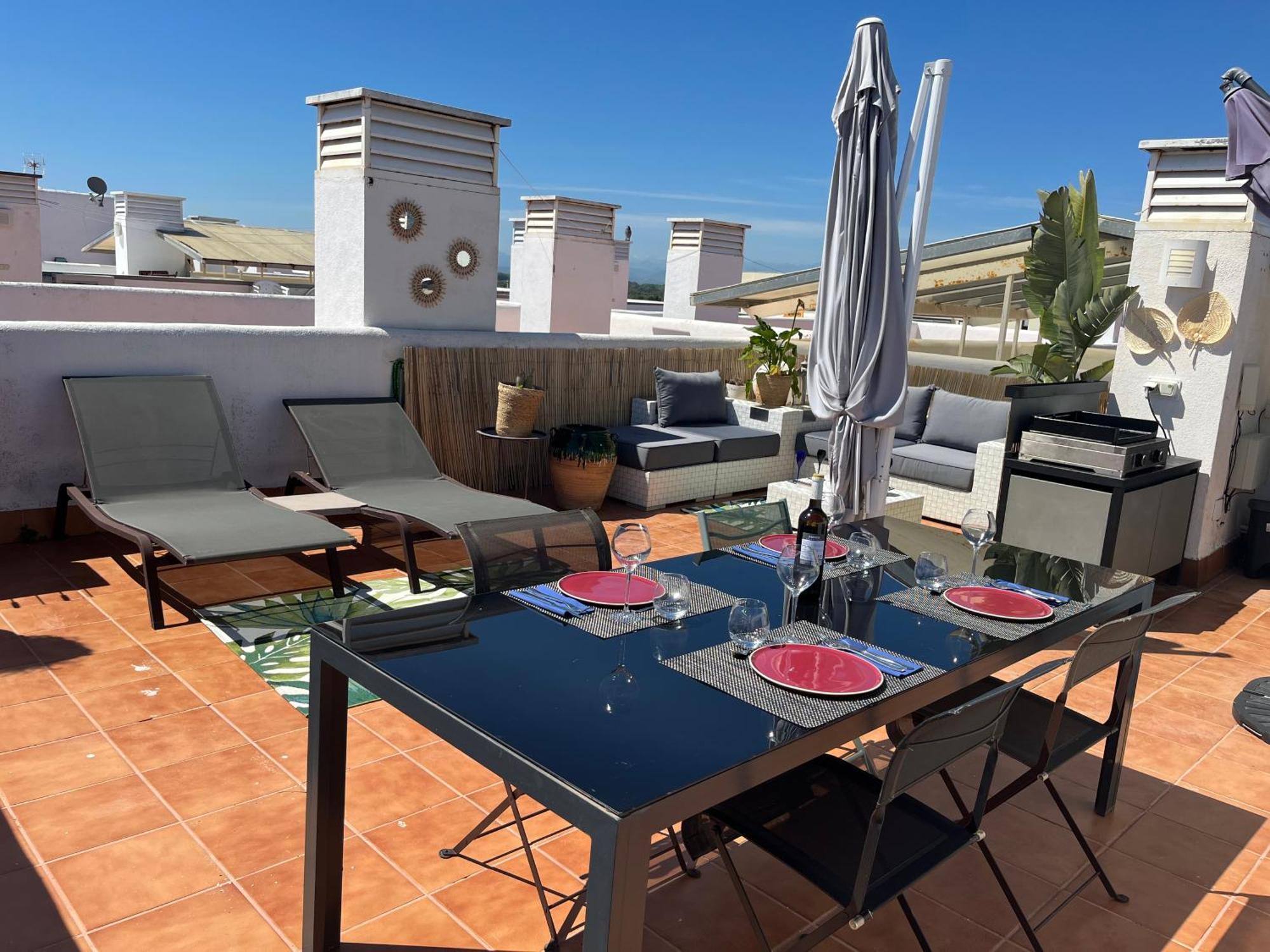 Appartement Avec Terrasse Sur Le Toit Vue Mer Ρόζες Εξωτερικό φωτογραφία