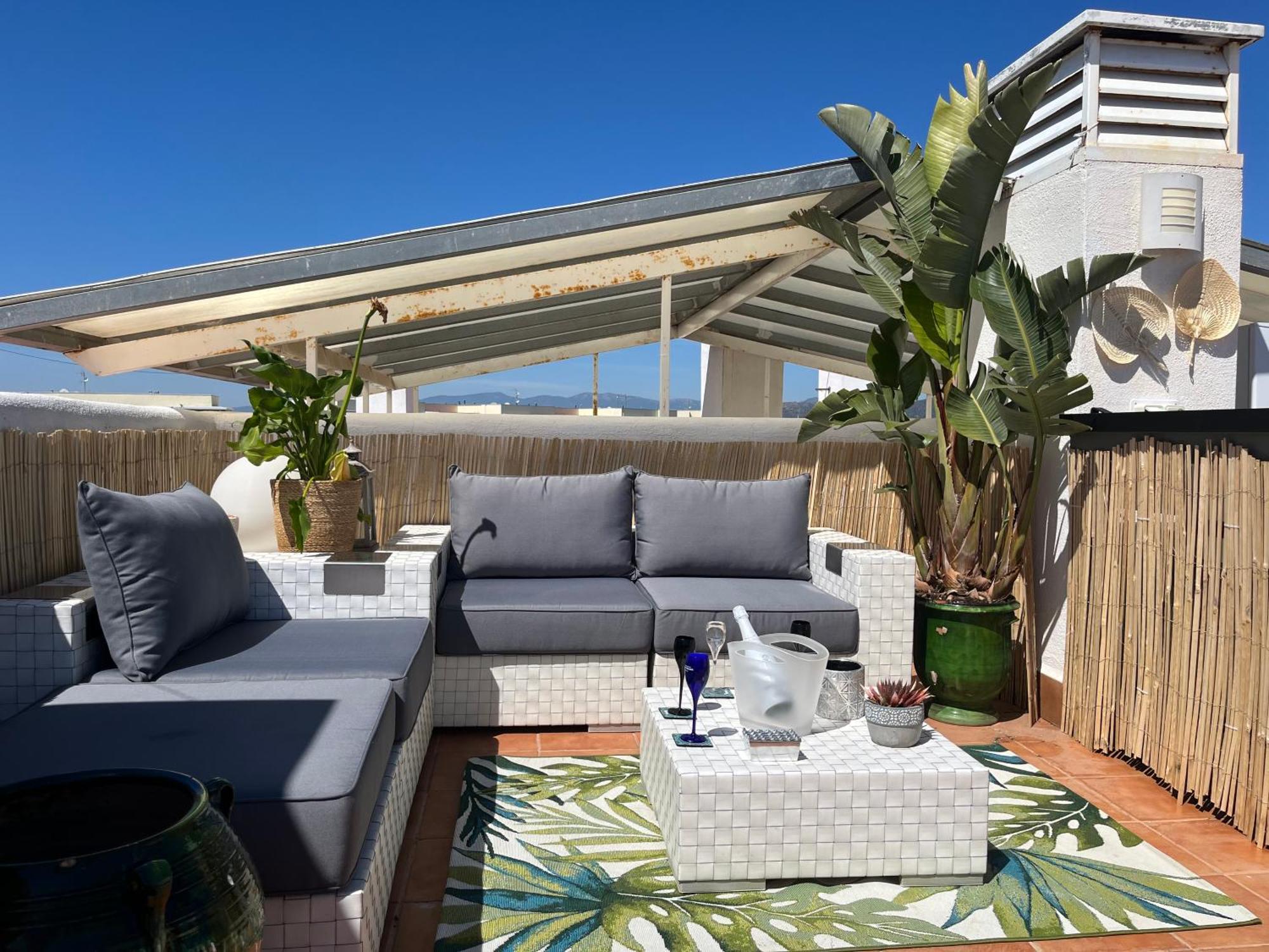 Appartement Avec Terrasse Sur Le Toit Vue Mer Ρόζες Εξωτερικό φωτογραφία